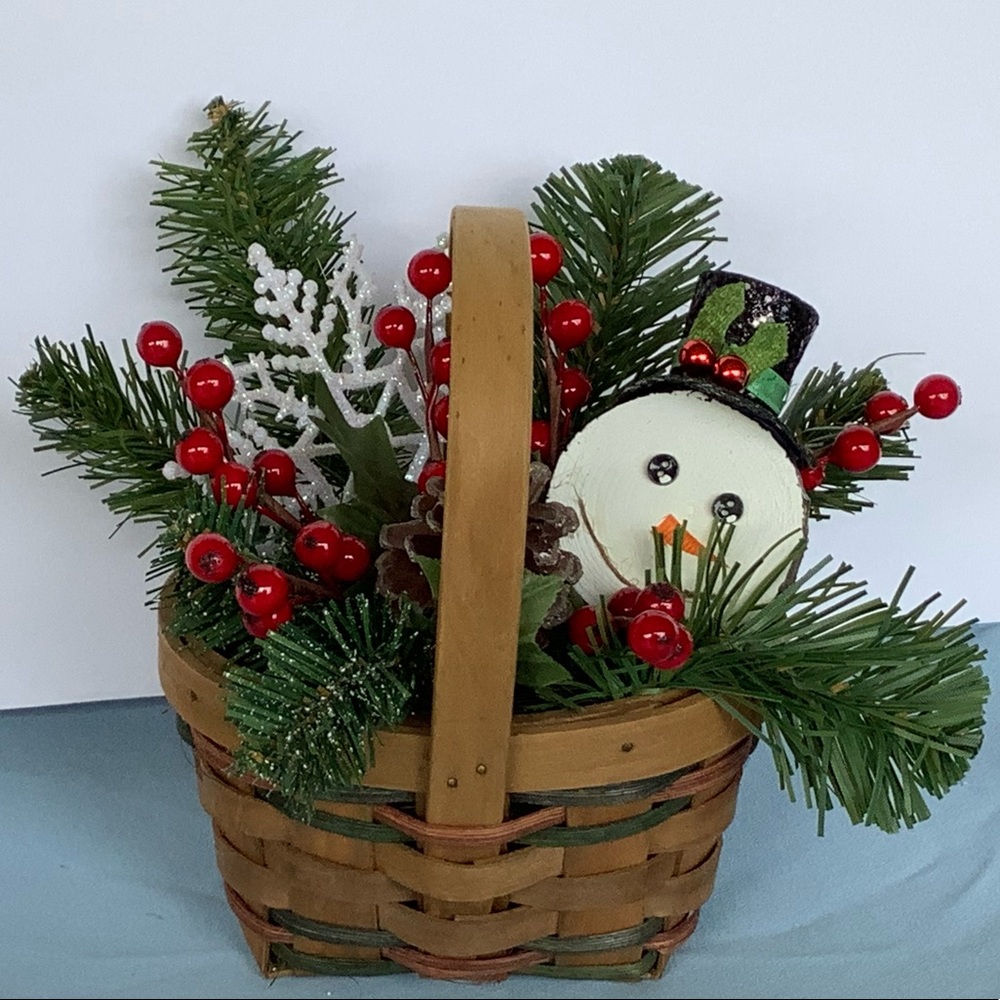 Christmas/Winter Small Floral Basket Design